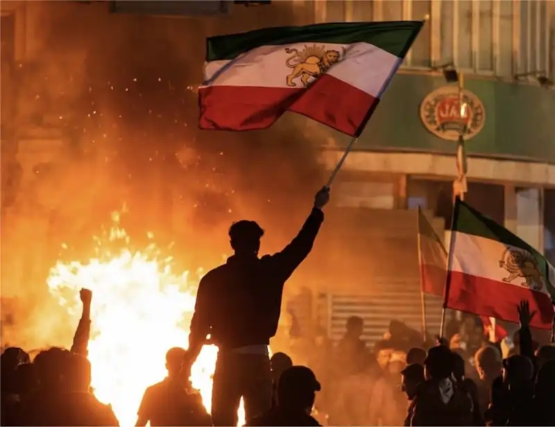 enghelab shir va khorshid